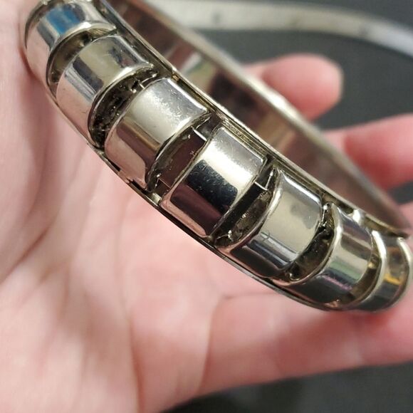 *Sale* Silver tone chunky bangle bracelet - Picture 7 of 7